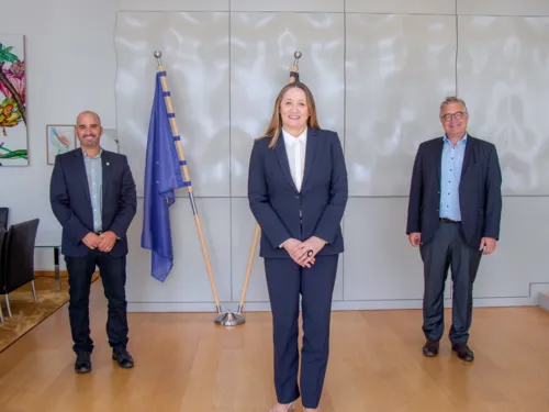 Landrat Nitzan Peleg, Landtagspräsidentin Dr. Gabriele Andretta und Regionspräsident Hauke Jagau im Niedersächsischen Landtag